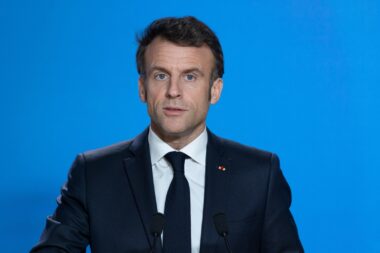 Emmanuel Macron Met En Garde Contre Une Guerre économique Durable Avec Les États Unis