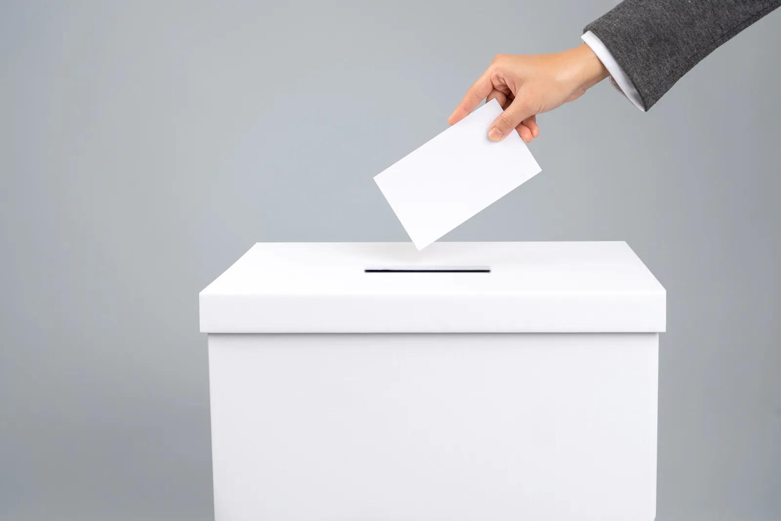 Suppression de l’envoi des bulletins de vote, l’Arlésienne des PLF