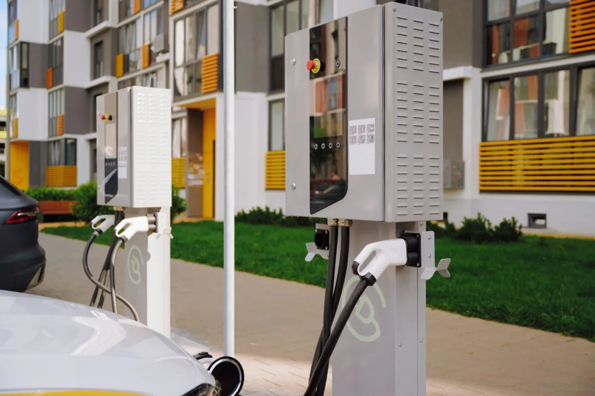 Bornes De Recharge Electrique En Copropriete Les Aides Bondissent A 12 500 Euros