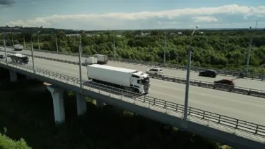Carburants : l'État va aider les transporteurs, mais pas les ménages