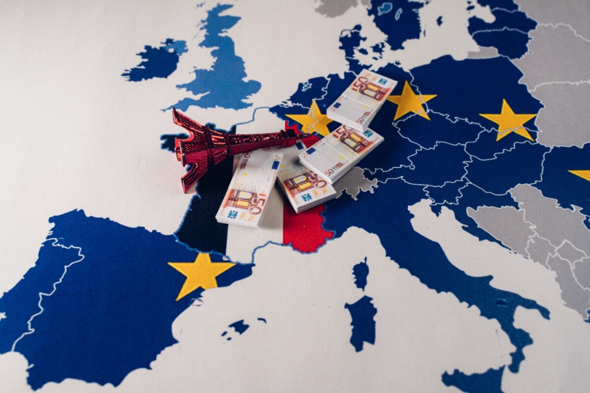 Dette La Guerre Au Moyen Orient Propulse Les Taux Francais A Un Sommet Inedit Depuis 2009