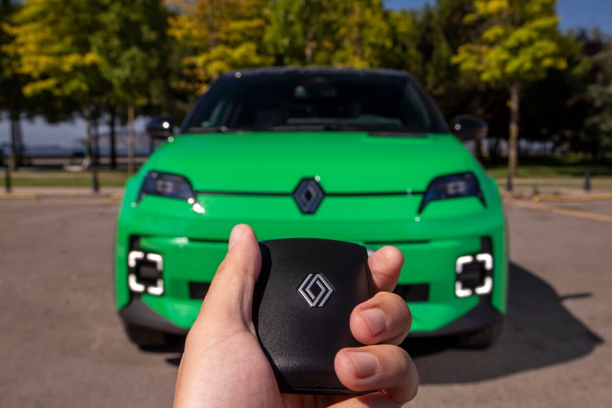 Renault rappelle des véhicules R4 et R5 pour un défaut de batterie