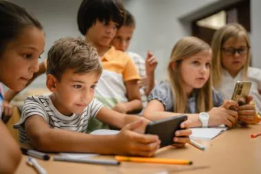 Senat Interdit Reseaux Sociaux Mineurs 15 Ans