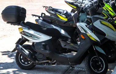 Une Start Up Revolutionne Le Cyclomoteur Electrique Avec Un Modele Auto Equilibre