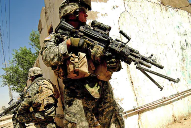 L’industrie américaine de l’armement bénéficie d’un afflux massif de commandes, porté par la hausse mondiale des budgets de Défense et les tensions géopolitiques.