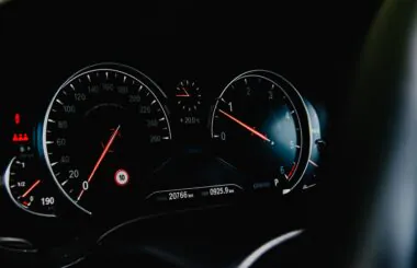 La Cour des comptes recommande de recentrer les aides automobiles sur les ménages modestes pour améliorer leur efficacité et soutenir la transition écologique. Unsplash