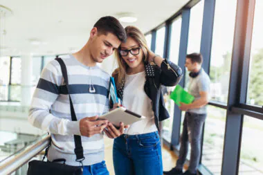 Choisir une école de commerce après le bac ou en admission parallèle