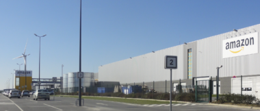 Amazon annonce un investissement de 15 milliards d’euros en France entre 2026 et 2028. Entrepôts, cloud, intelligence artificielle, emplois : le géant américain renforce sa présence dans l’Hexagone. Wikipedia