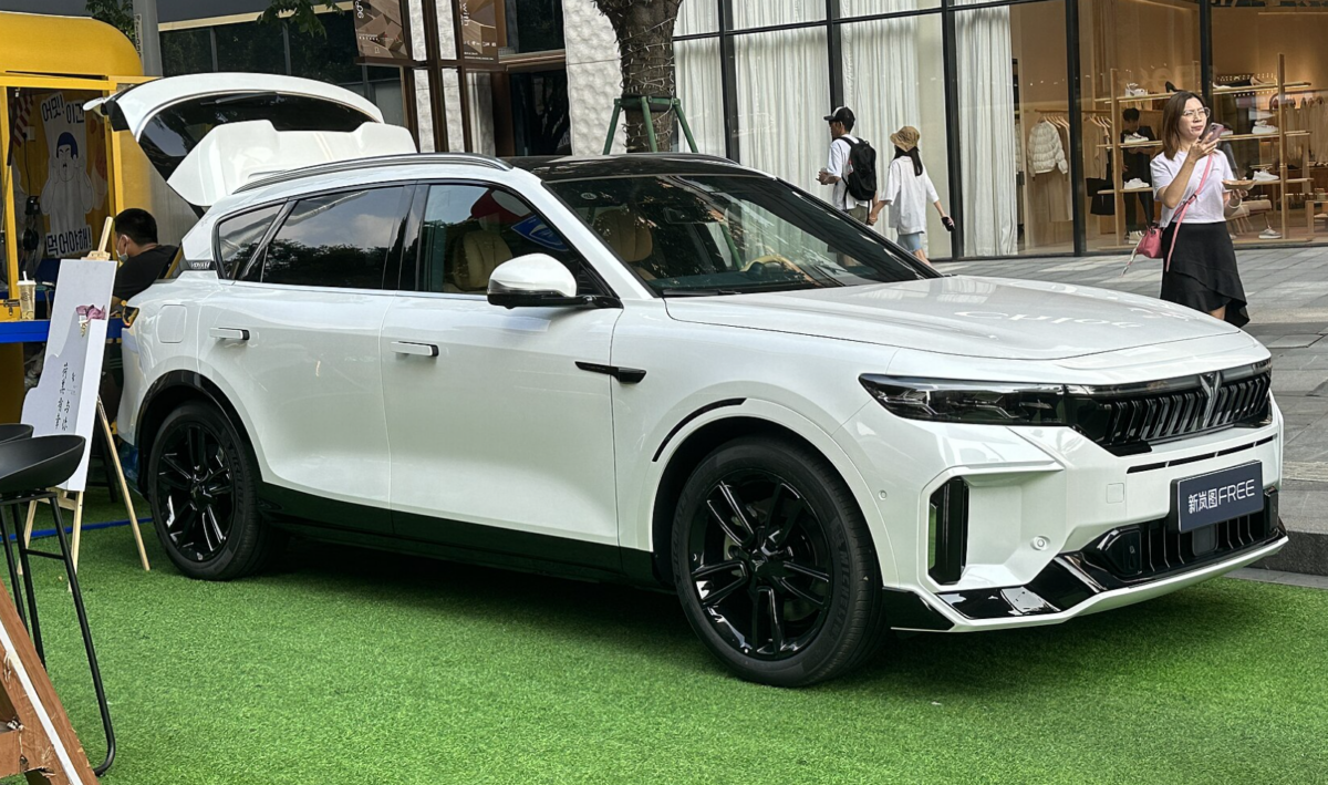 Stellantis envisage de produire des véhicules du constructeur chinois Dongfeng dans son usine de Rennes. Une stratégie économique destinée à renforcer la compétitivité du groupe dans la voiture électrique. Wikipedia