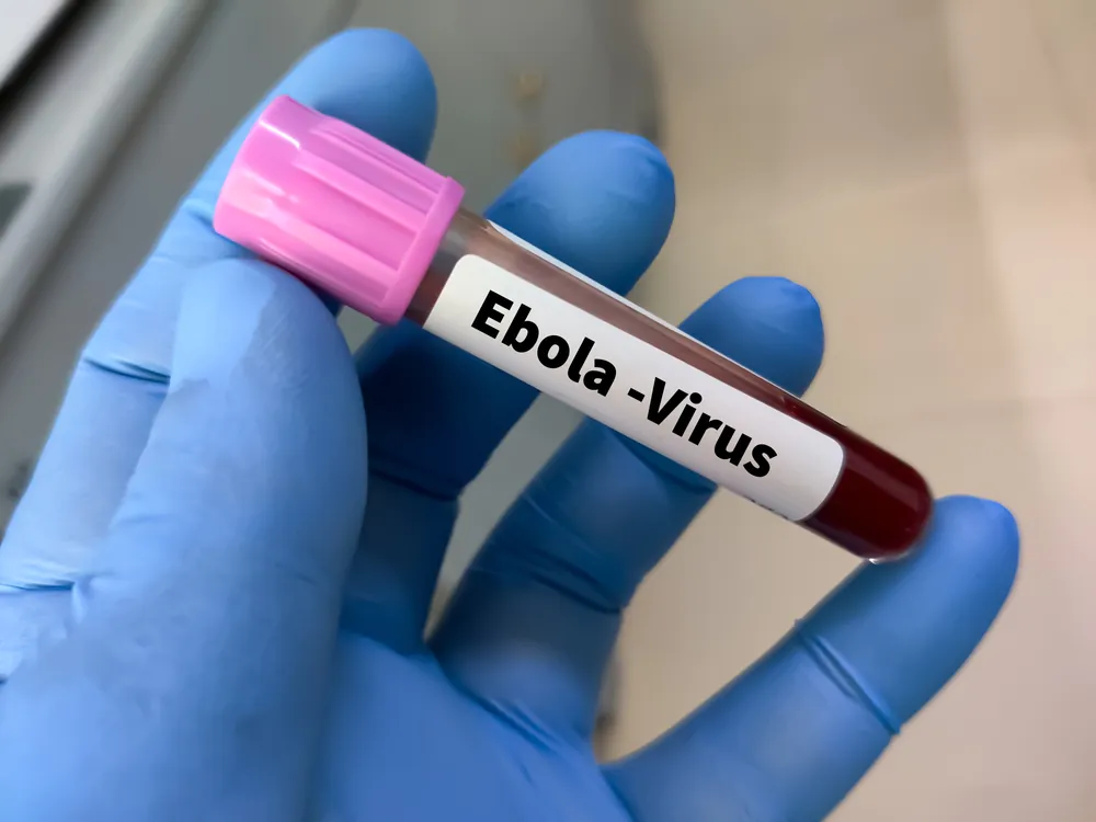 Ebola : plus de 900 cas suspects en RDC, l'OMS tire la sonnette d'alarme