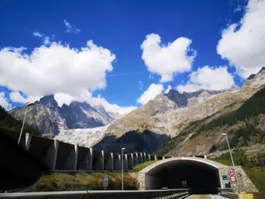 Tunnel du Mont Blanc : l'État cède ses participations dans les tunnels alpins pour 2,5 milliards d'euros