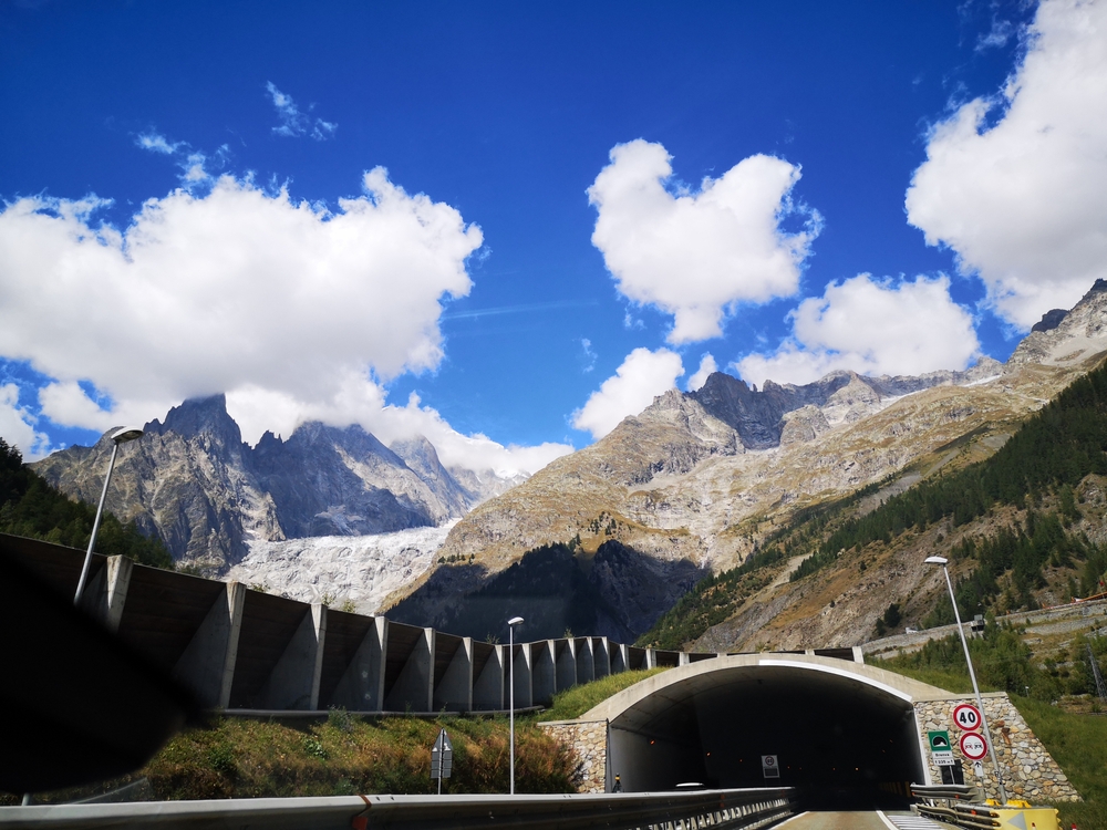 Tunnel du Mont Blanc : l'État cède ses participations dans les tunnels alpins pour 2,5 milliards d'euros