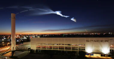 SpaceX vise une levée de fonds record de 75 milliards de dollars lors de son introduction en Bourse. Une opération qui pourrait propulser l'entreprise d'Elon Musk parmi les plus grandes capitalisations mondiales.