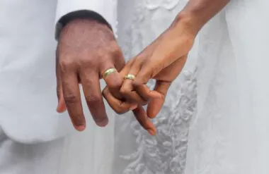 Mariage des étrangers en situation irrégulière : l'Assemblée nationale relance un débat explosif