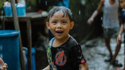 Aléas climatiques : un milliard d’enfants exposés, des milliards d’euros de croissance en jeu