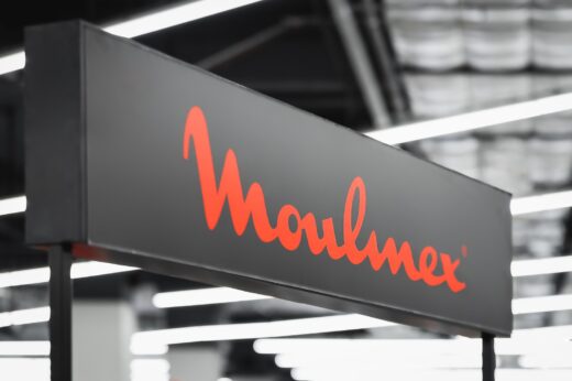 Close Up,on,the,moulinex,logo,on,a,decorative,stand,in