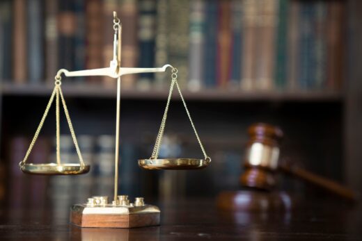 justice-financee-cout-cache-economie-paralysee