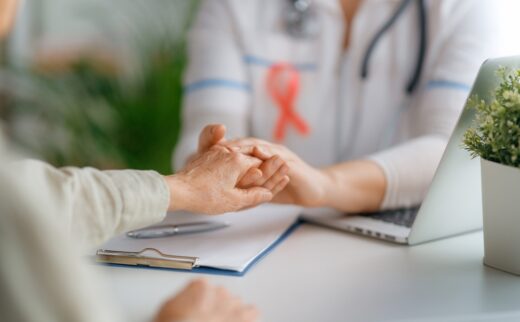 Santé : face au nombre croissant de cancer, la pénurie de personnel inquiète