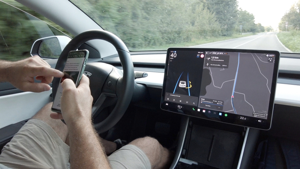 Conduite autonome : Tesla accusé de manipuler les données pour séduire l'Europe