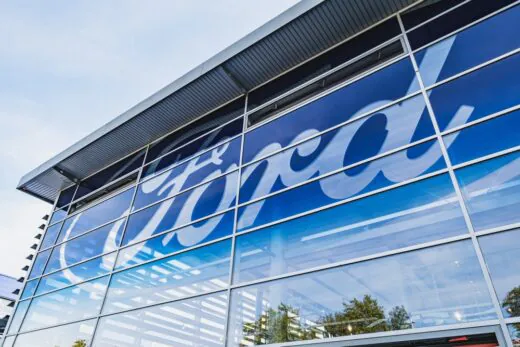 ford-marche-arriere-350-ingenieurs-ia