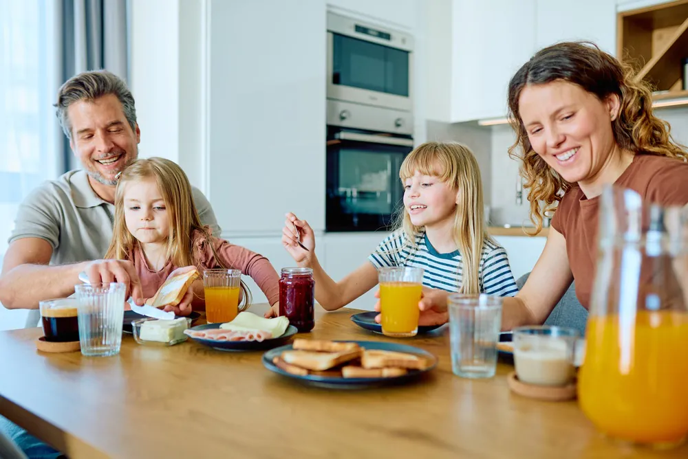 petit-déjeuner-miel-confiture-jus