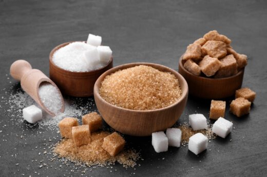 Different,types,of,sugar,on,black,table