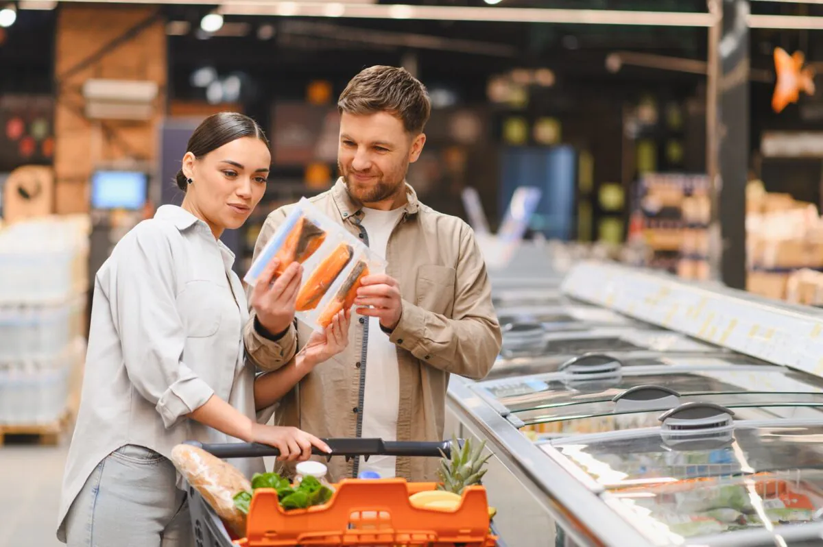 Couple,shopping,for,healthy,food,,holding,vacuum,sealed,package,of