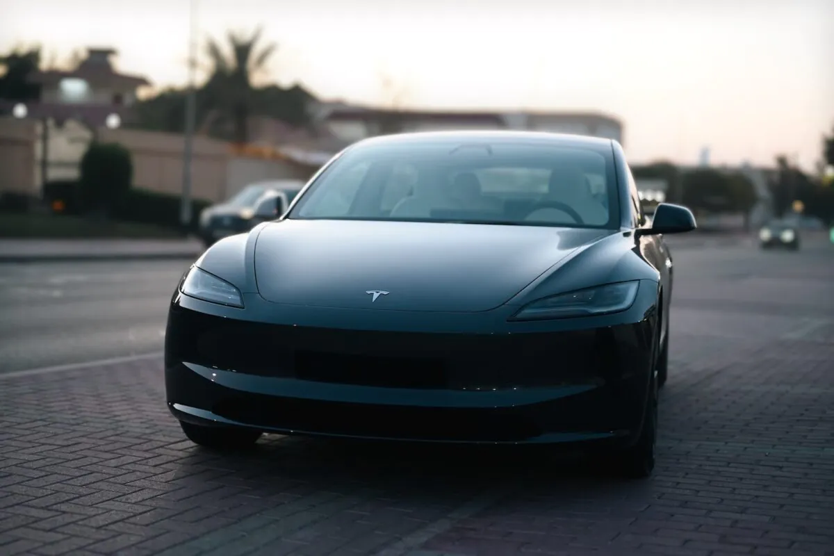 La conduite autonome de Tesla bloquée par la France pour des raisons de sécurité