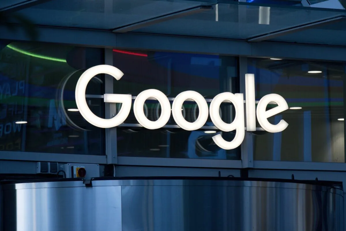 Google,logo,at,the,entrance,of,its,headquarters,in,warsaw,