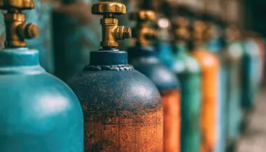 Close Up,view,of,multiple,industrial,gas,cylinders,in,a,row,