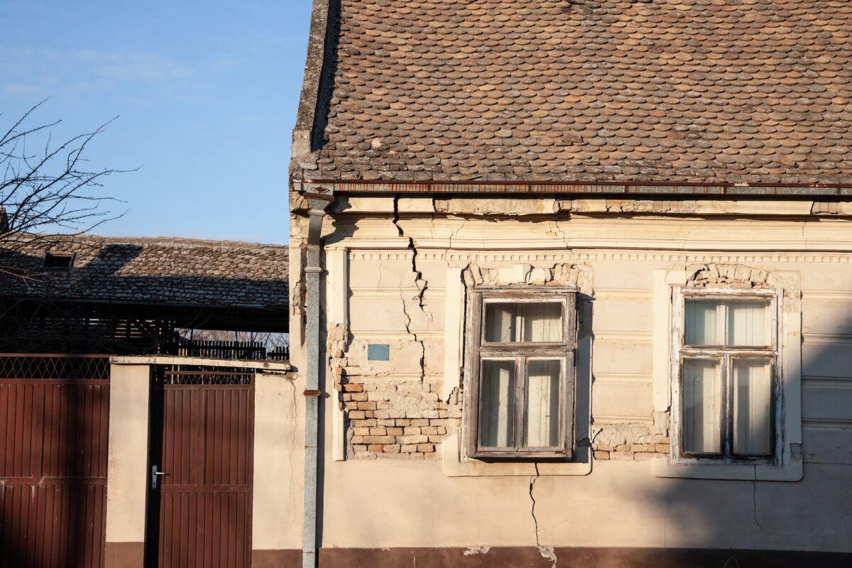 maison-fissuree-facture-retrait-gonflement-argiles-explose-assureurs