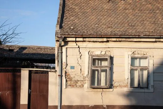 maison-fissuree-facture-retrait-gonflement-argiles-explose-assureurs