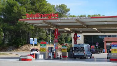 Carburant : TotalEnergies plafonne les prix sur les autoroutes à 1,99 € l'été