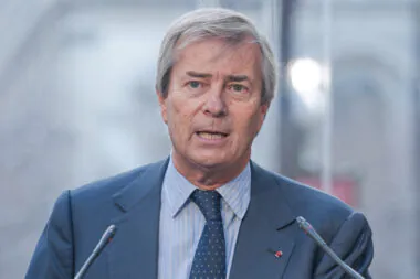 Bolloré vise Lionsgate : un pari économique risqué face à Netflix