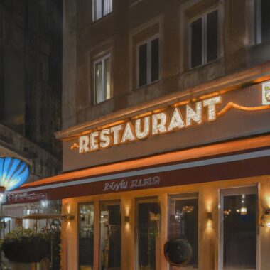 Seafood,restaurant,sign,above,a,restaurant,,at,night,,in,the