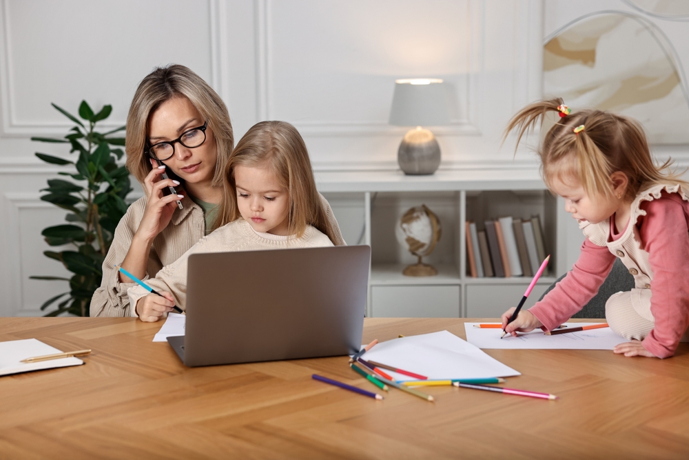 Égalité hommes femmes : quelles mesures pour mettre fin à pénalité maternelle