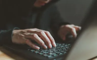 escroc-million-euros-detournes-notaires-francais-informatique