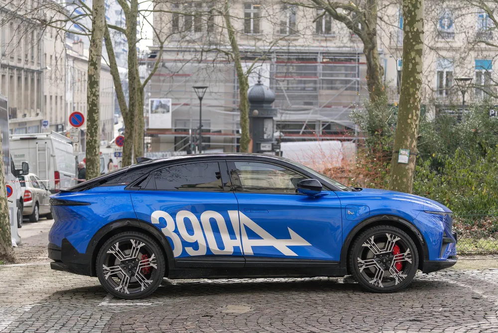 alpine-a390-renault-seduit-pas-automobilistes