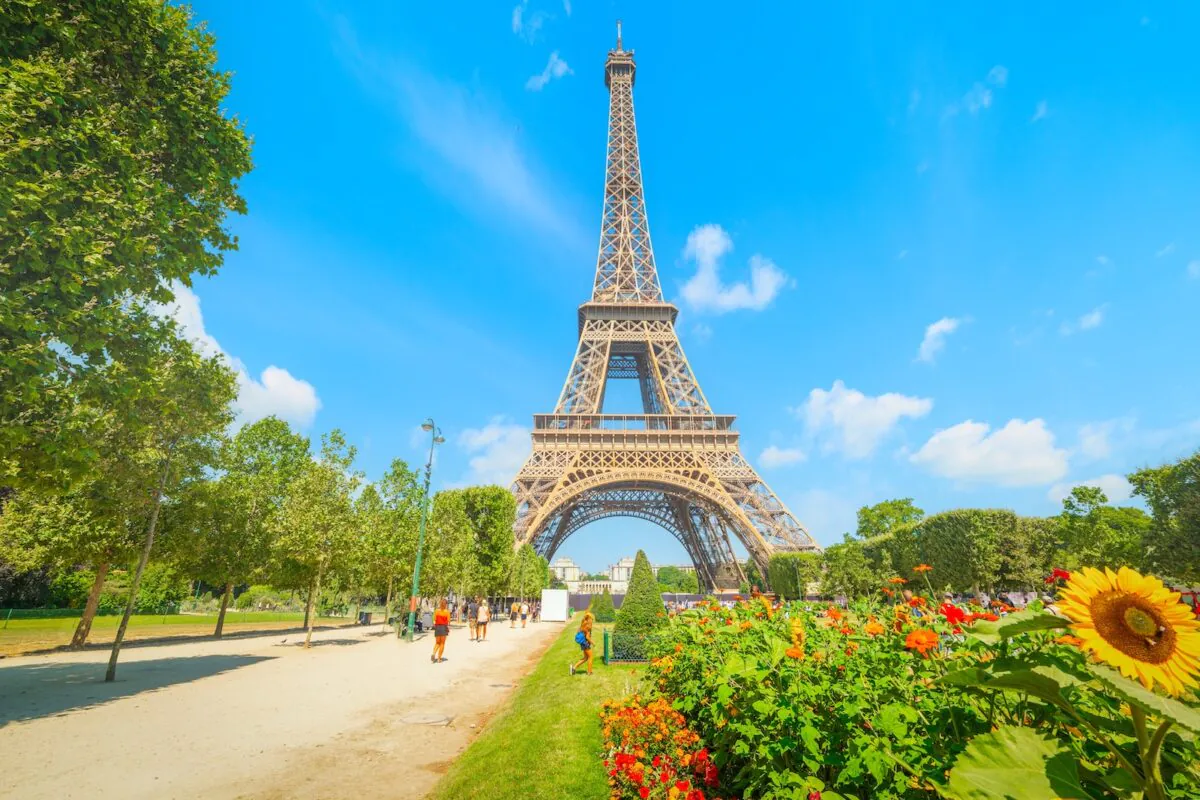eiffel-tour-decision-manageriale-declenche-crise-economique