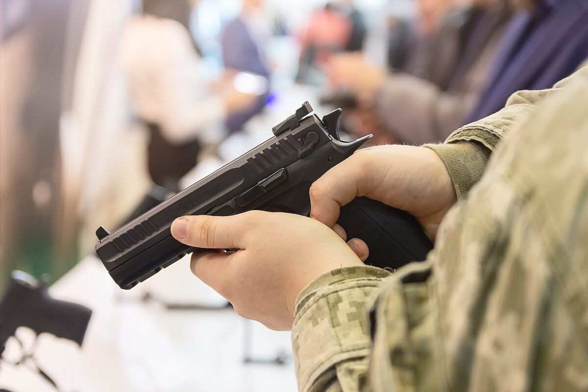 pillages-octobre-france-emeute-arme-defense